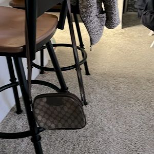 Vintage Gucci small  brown logo crossover bag that is on excellent condition!